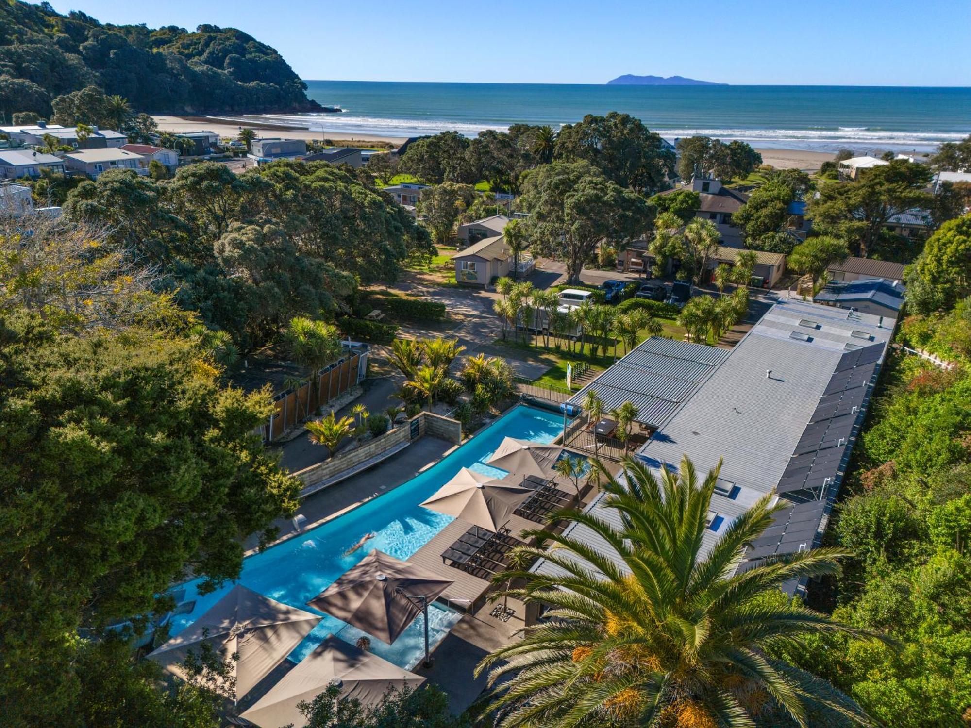 Tasman Holiday Parks - Waihi Beach Extérieur photo Aerial view of the hotel