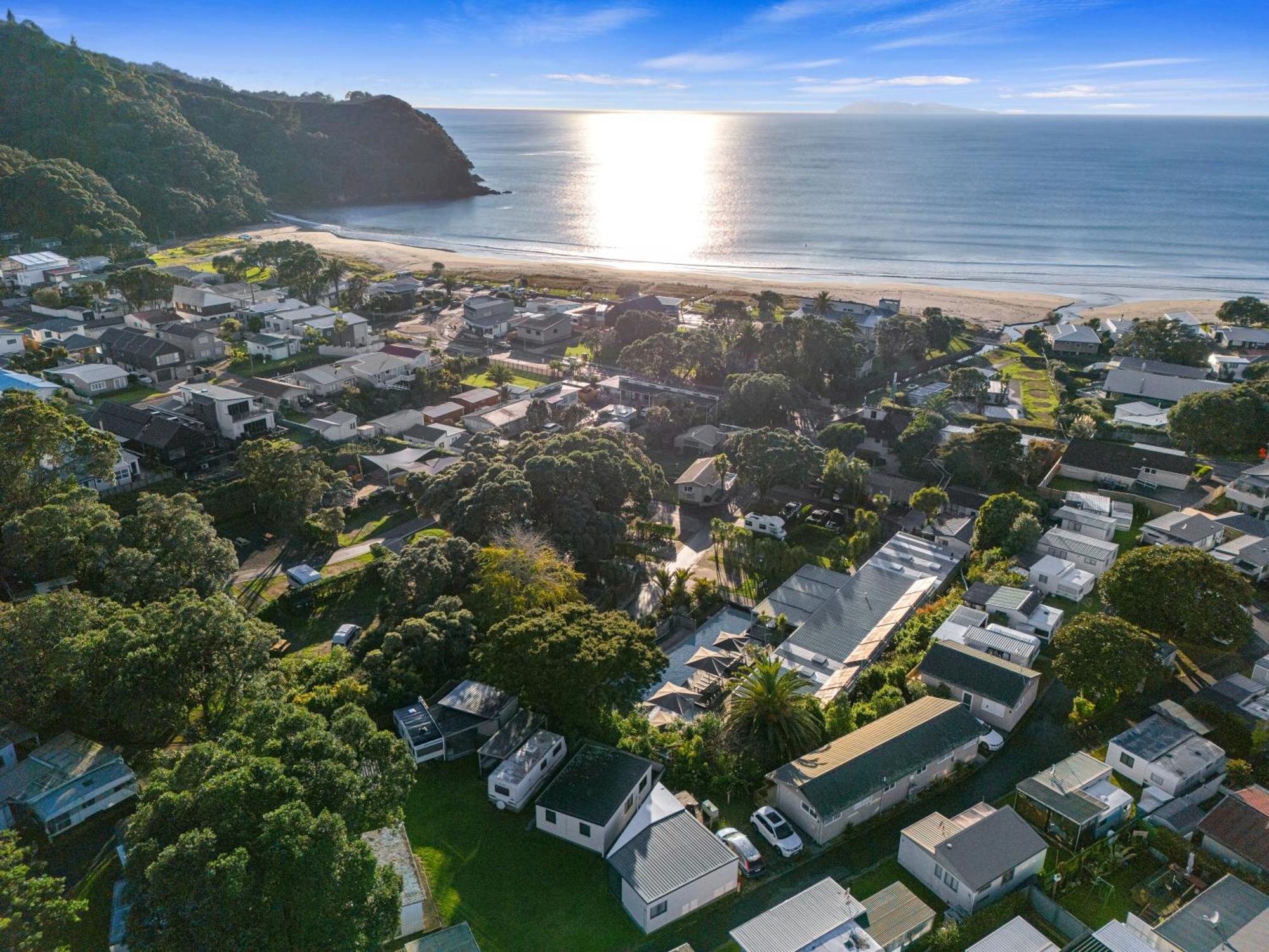 Tasman Holiday Parks - Waihi Beach Extérieur photo Aerial view of the town