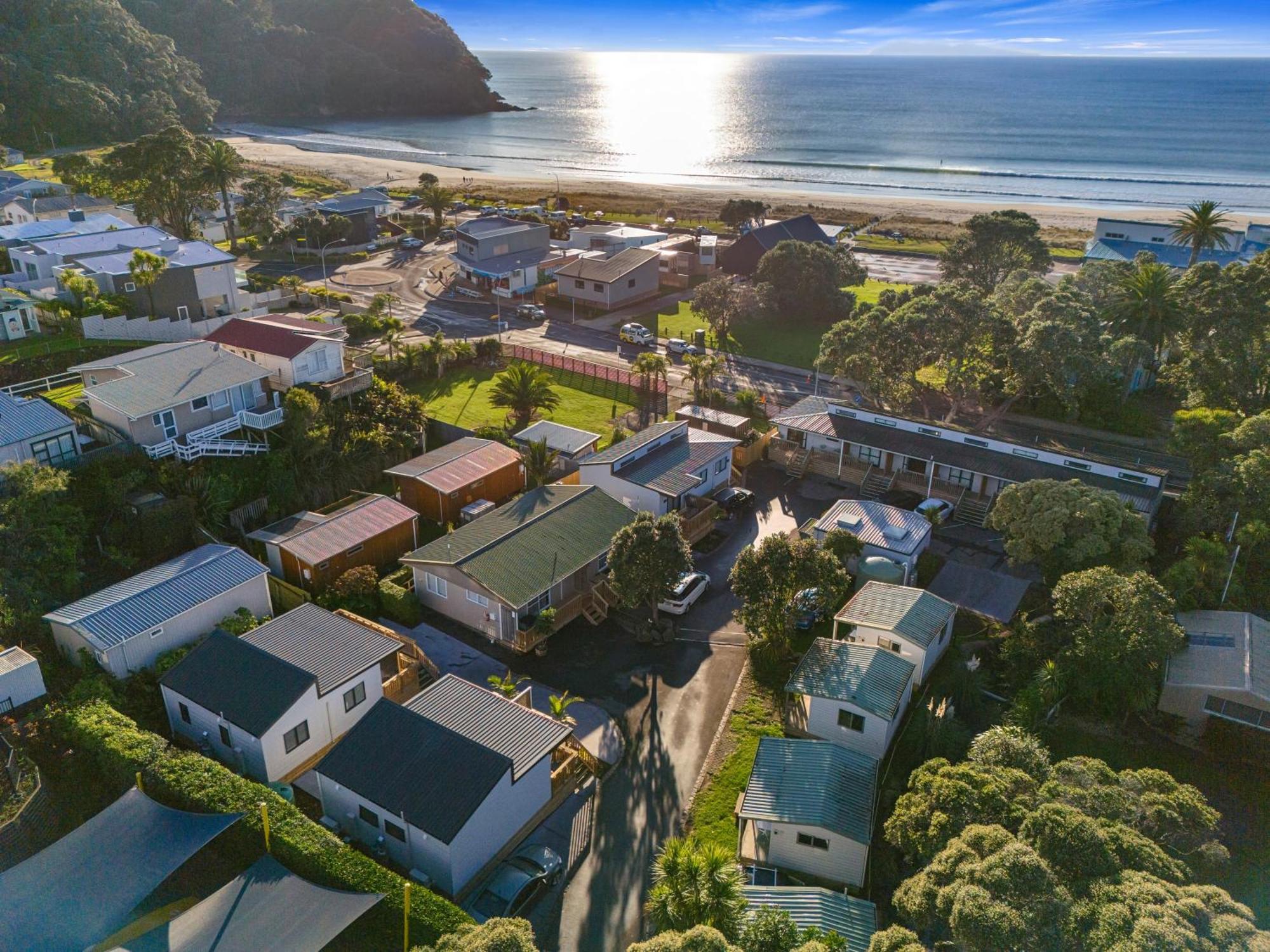 Tasman Holiday Parks - Waihi Beach Extérieur photo Aerial view of the town