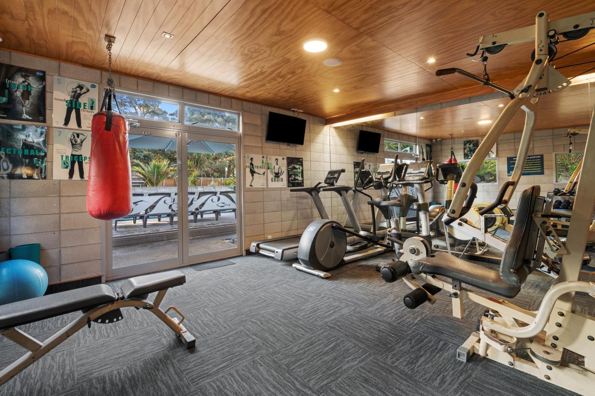 Tasman Holiday Parks - Waihi Beach Extérieur photo A home gym