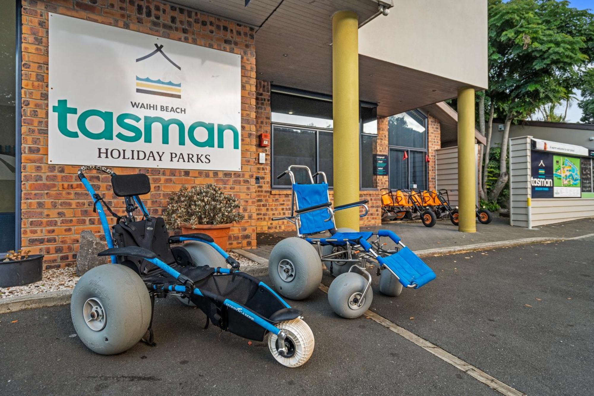 Tasman Holiday Parks - Waihi Beach Extérieur photo Beach wheelchairs at a holiday park