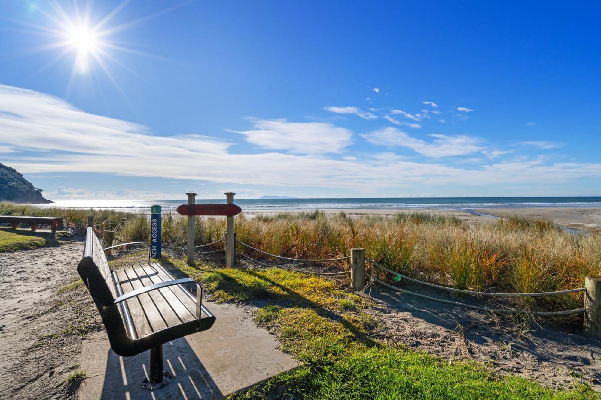 Tasman Holiday Parks - Waihi Beach Extérieur photo The beach at the end of the boardwalk