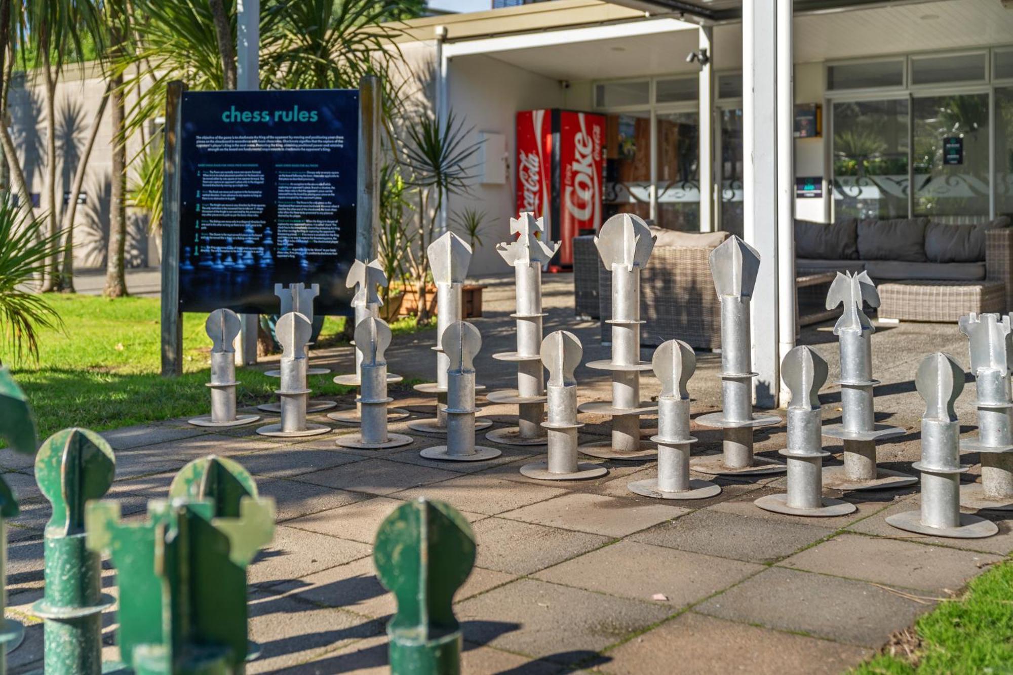 Tasman Holiday Parks - Waihi Beach Extérieur photo Chess set at the entrance of the library