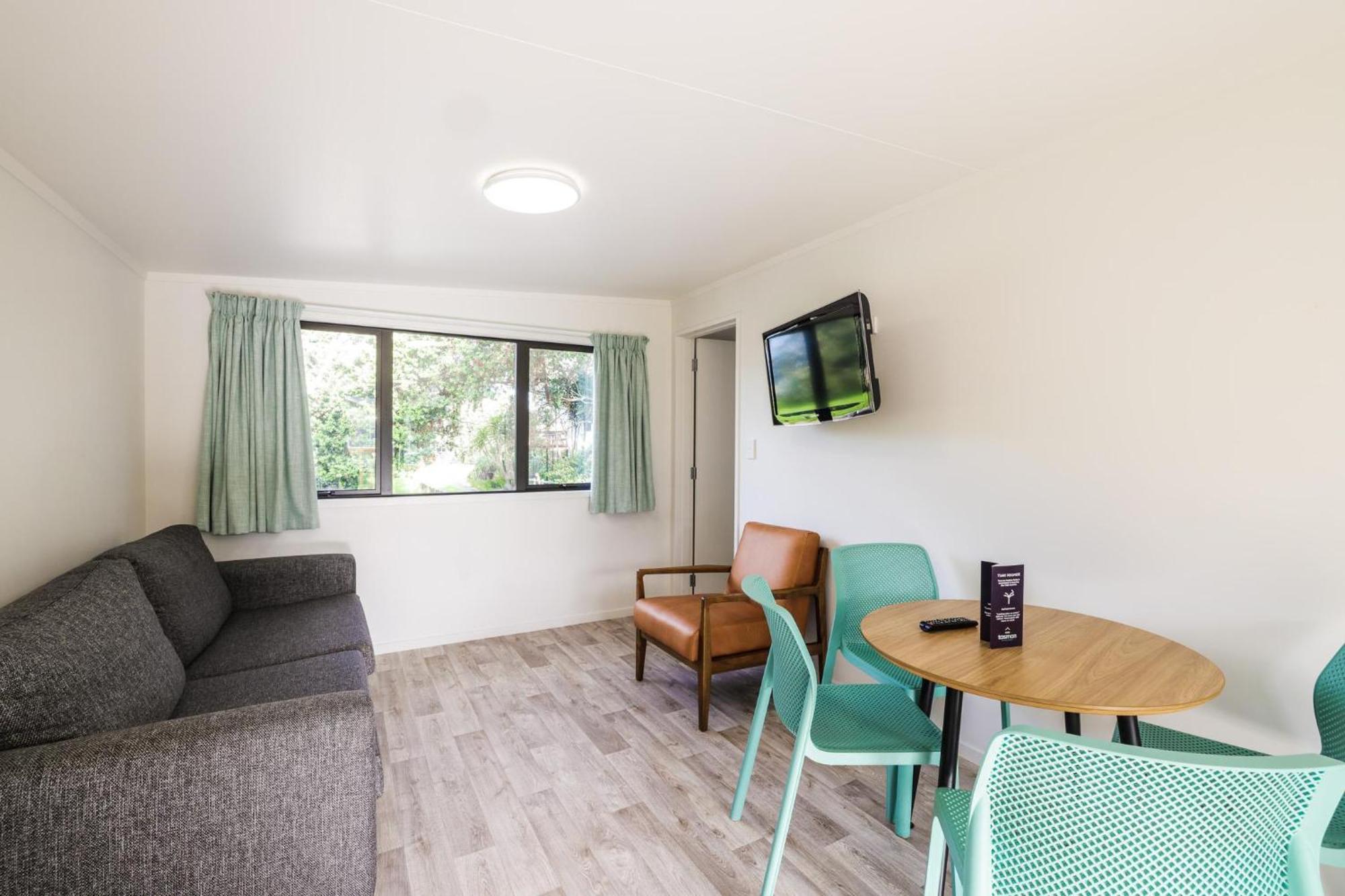 Tasman Holiday Parks - Waihi Beach Extérieur photo Living area of a one bedroom apartment