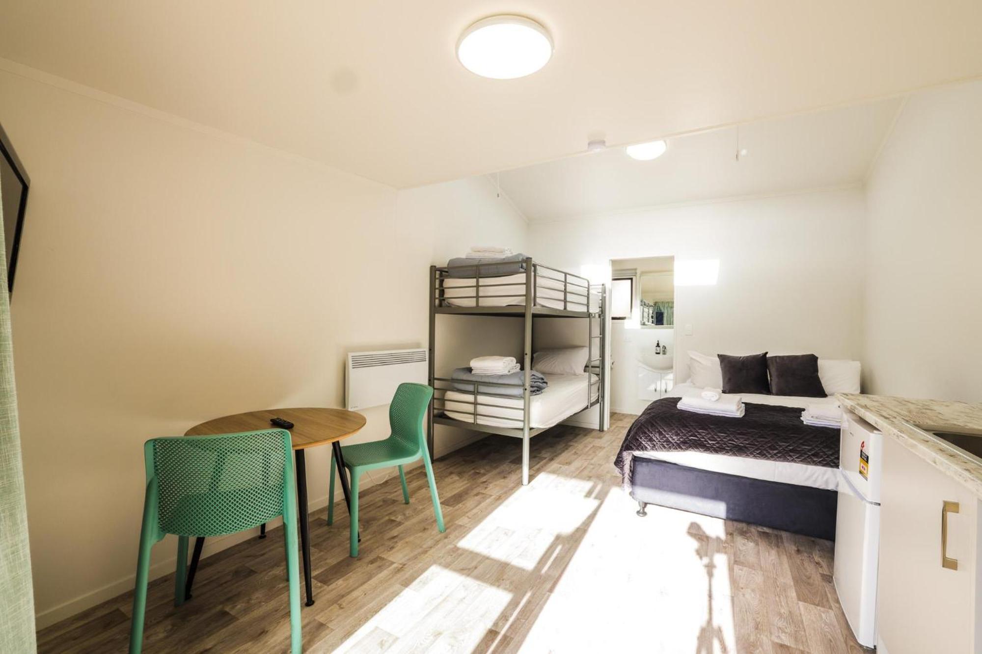 Tasman Holiday Parks - Waihi Beach Extérieur photo A typical studio apartment