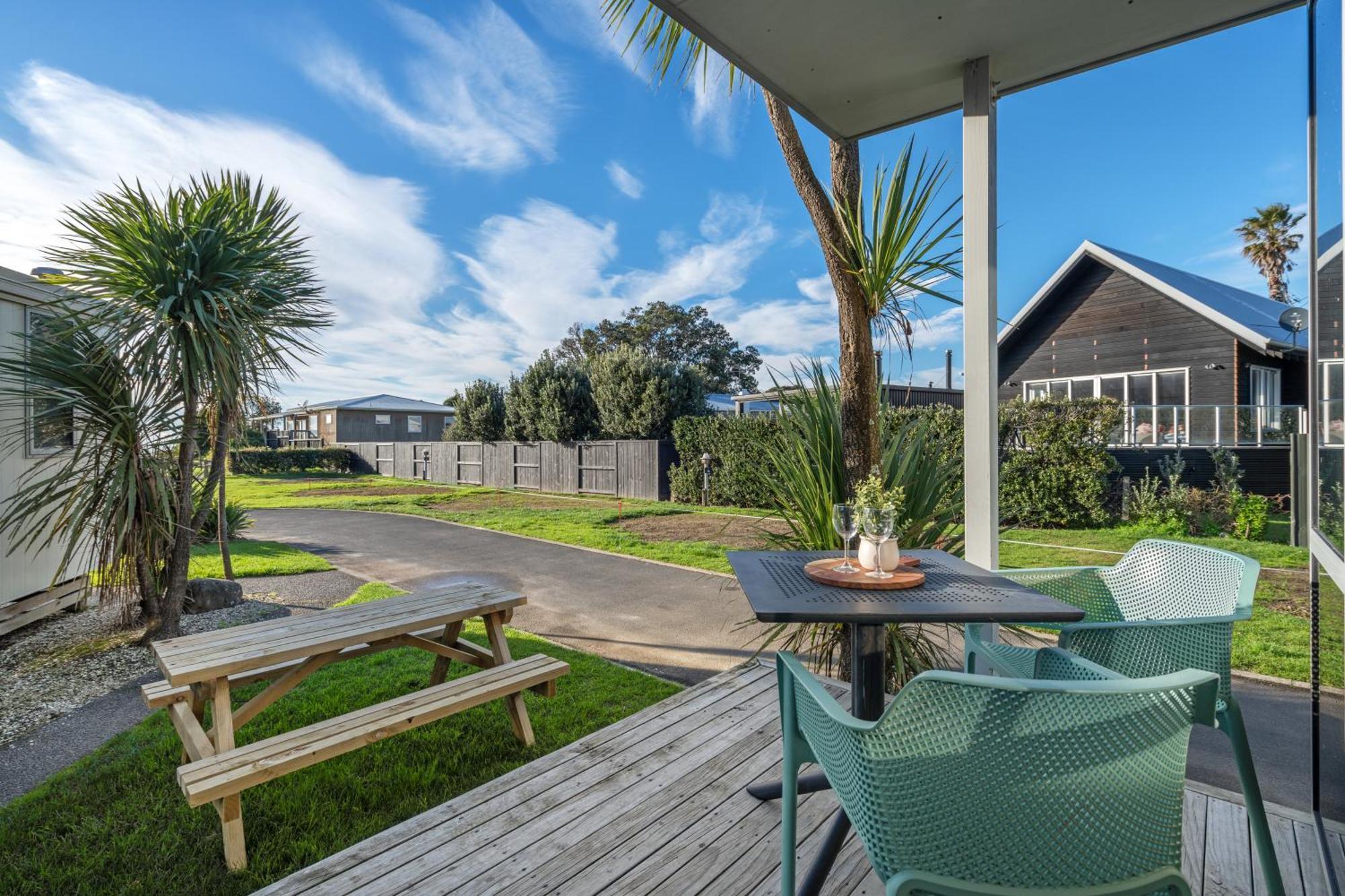 Tasman Holiday Parks - Waihi Beach Extérieur photo A view of the deck at the beach house