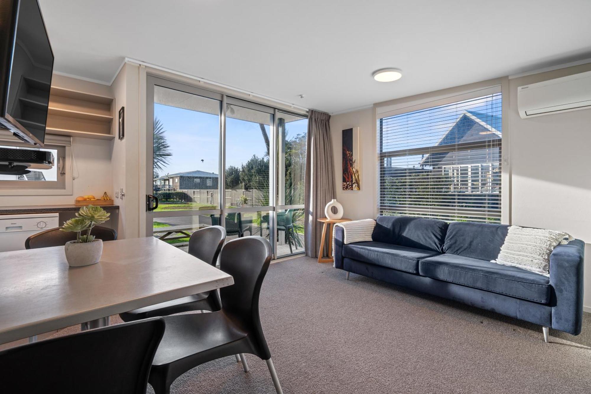 Tasman Holiday Parks - Waihi Beach Extérieur photo A typical apartment at the Village