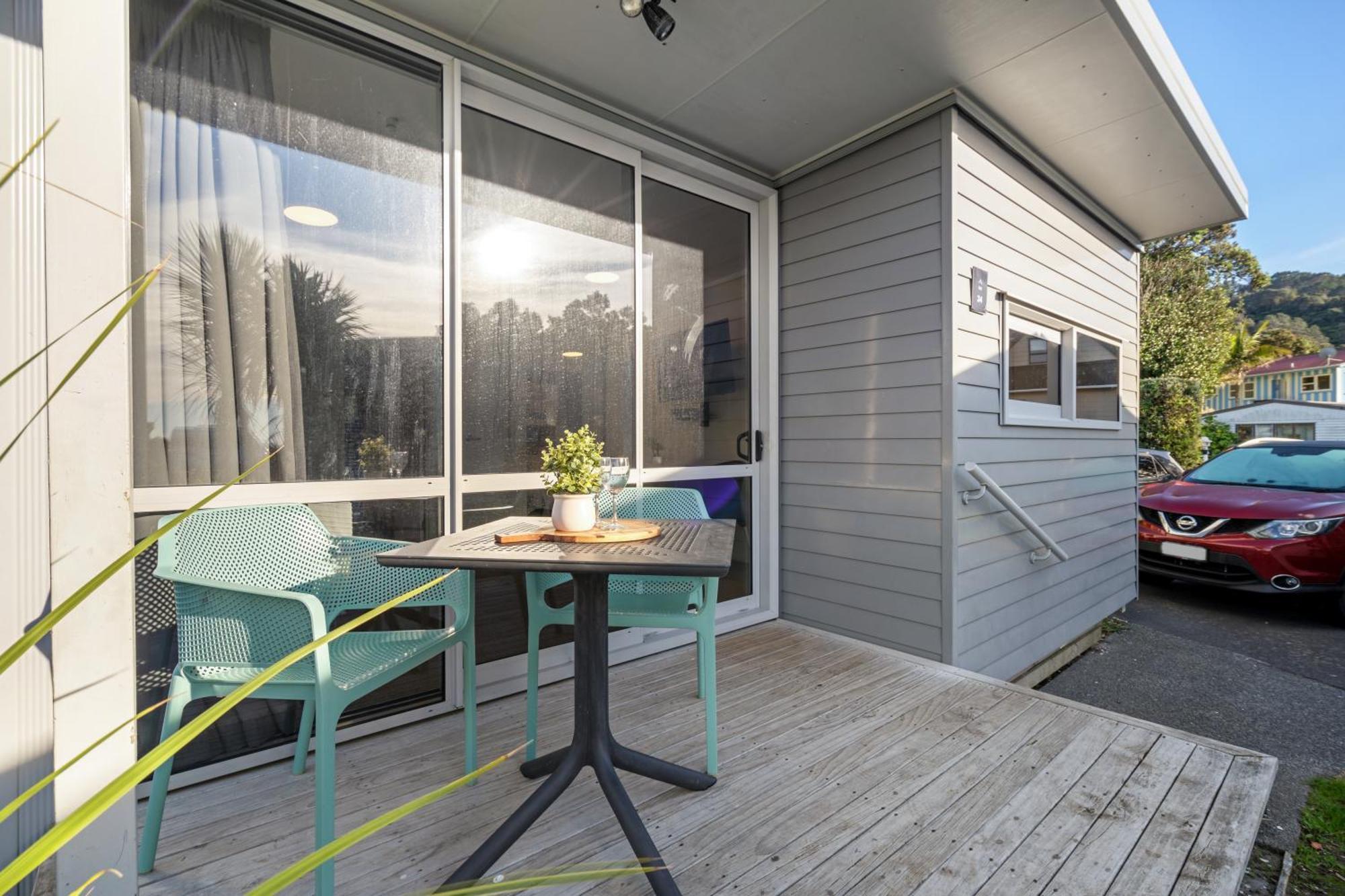 Tasman Holiday Parks - Waihi Beach Extérieur photo A typical studio apartment