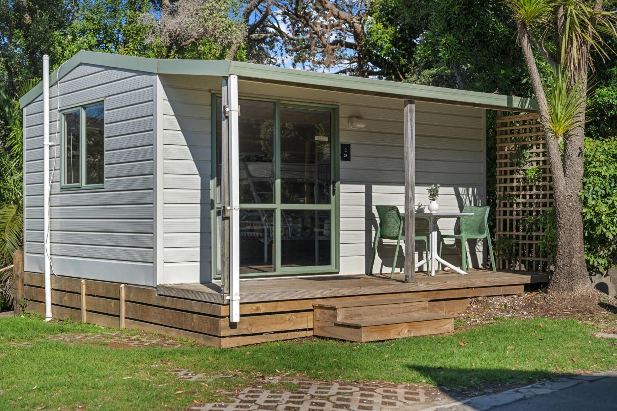 Tasman Holiday Parks - Waihi Beach Extérieur photo A bach in Auckland, New Zealand