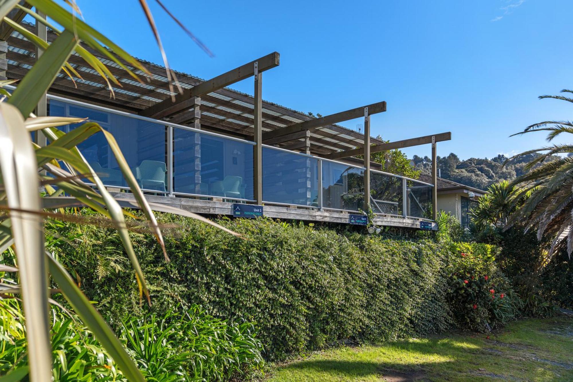 Tasman Holiday Parks - Waihi Beach Extérieur photo The house from the garden